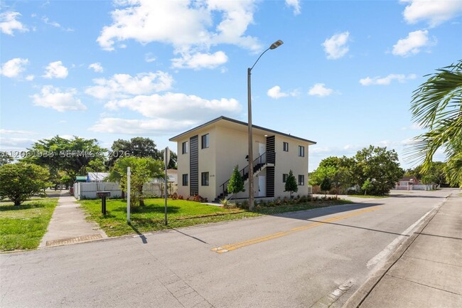 Photo - 3710 NW 13th St Unit 1