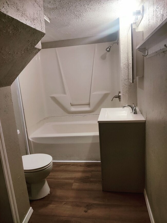 Photo - 205 E College St Unidad 205-C