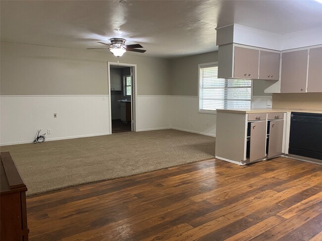 Photo - 802 Mable St