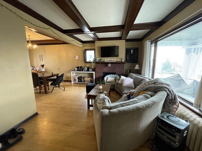 Photo - AVAILABLE JUNE - 4 Bed 2 Bath Charming Home