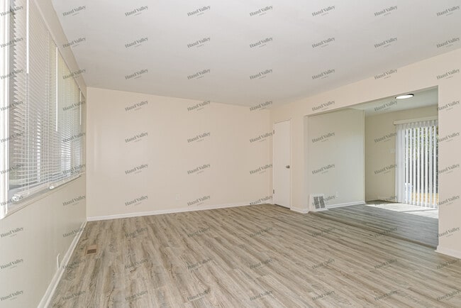 Photo - 1290 Acredale Dr