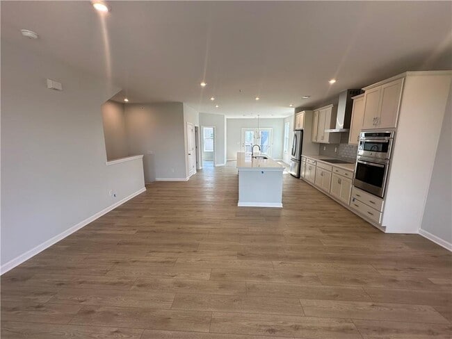 Photo - 352 Skylar Ct SE