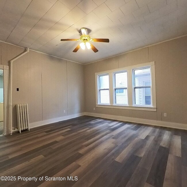 Photo - 1715 Sanderson Ave