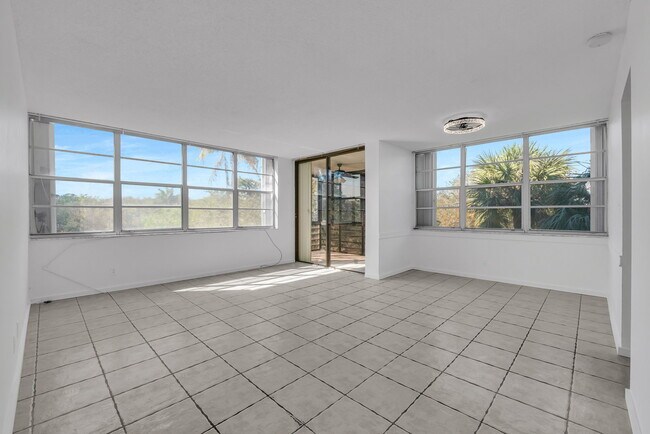Photo - 2781 Taft St Unit 303