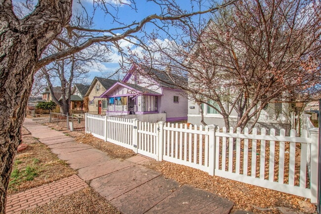 Photo - Lovely Victorian duplex for rent 2 bed / 1 bath Unit A