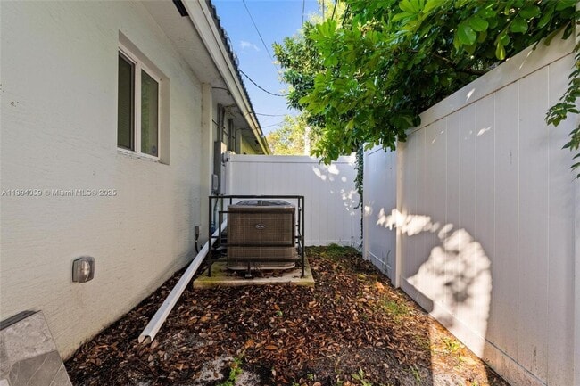 Photo - 6035 SW 40th Ct