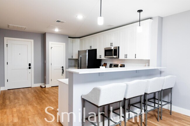 Photo - 1000 Elm St Unidad 137