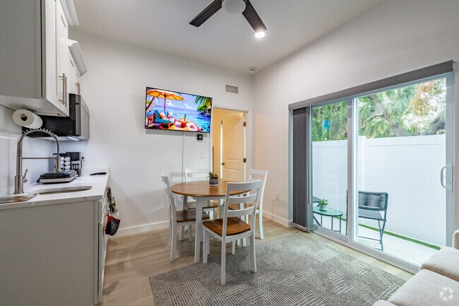 1BR, 1BA - 400SF - Dining