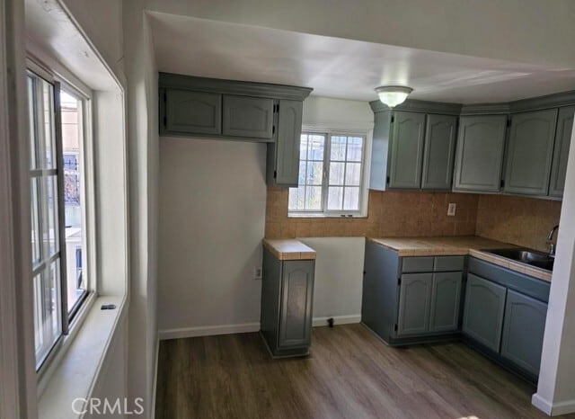 Photo - 729 W 79th