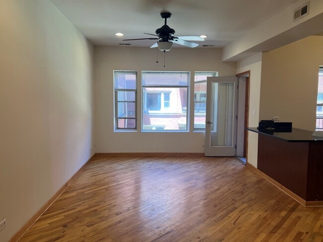 Living Room - Greenleaf-Paulina Apartments