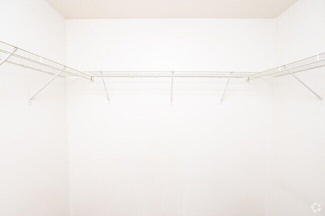 2BR, 1BA - 960 SF - Walk in Closet