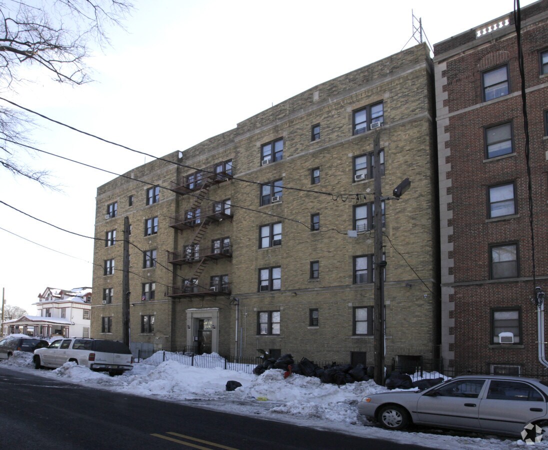 Parkview Apartments - Parkview Apartments