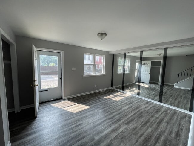 Photo - 261 E Haines St