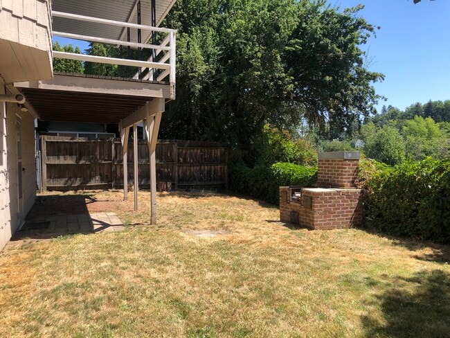 Photo - 460 SW State St