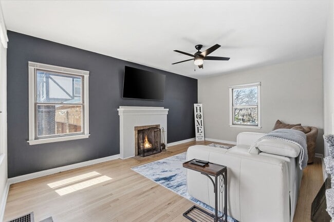Building Photo - 4901 Farnam St Unit 300 S. 49th Street