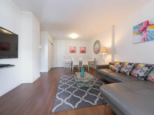 576 9th Ave
