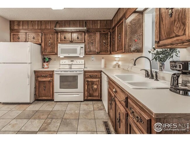 Photo - 701 43rd Ave