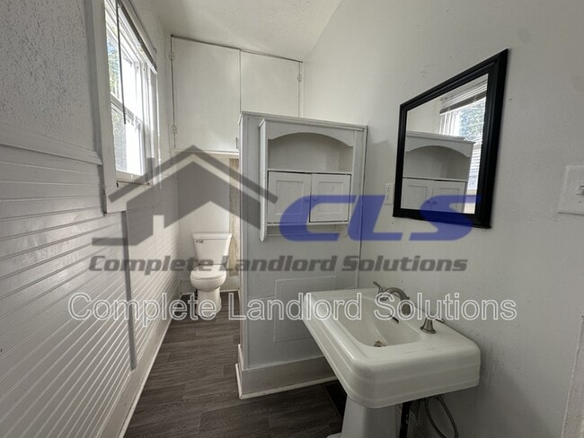 Photo - 1453 Walnut St
