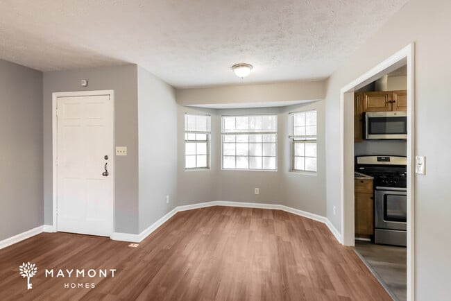 Photo - 445 Meadowbrook Dr