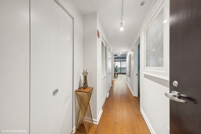 Photo - 240 E Illinois St Unit 402