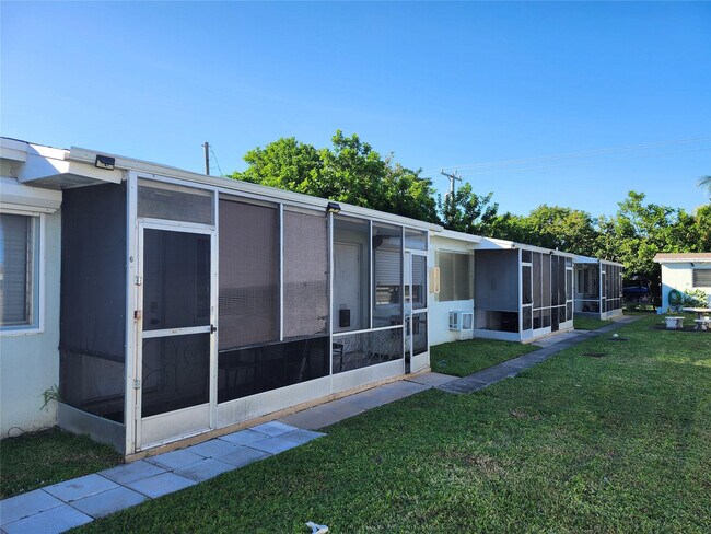 Photo - 2213 Lincoln St Unit 14