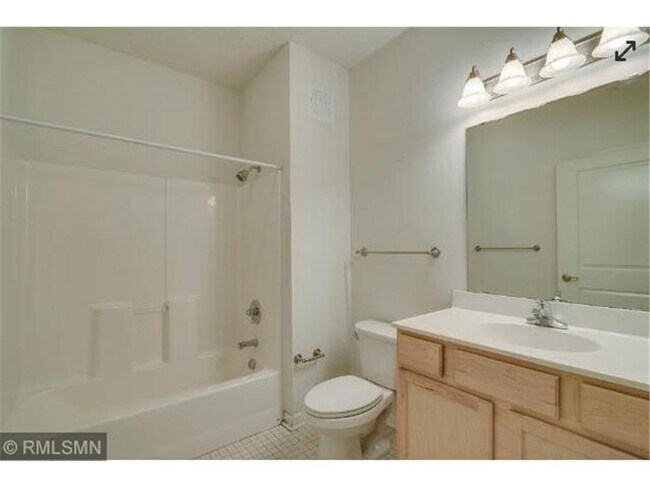 Photo - 619 SE 8th St Unit 309