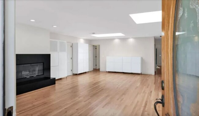 Photo - Spacious 4 Bed, 4 Bath Executive Home on Peaceful Cul-de-Sac!