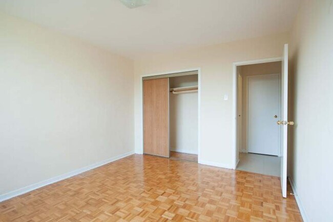 Photo - 1 bedroom in the heart of Port Credit-Mississauga with panoramic views Unit 1 Bedroom-Standard