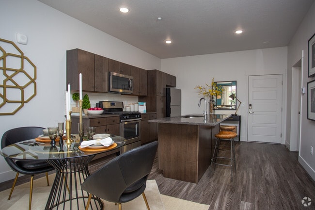 1BR, 1BA - White Rock - The Bonneville