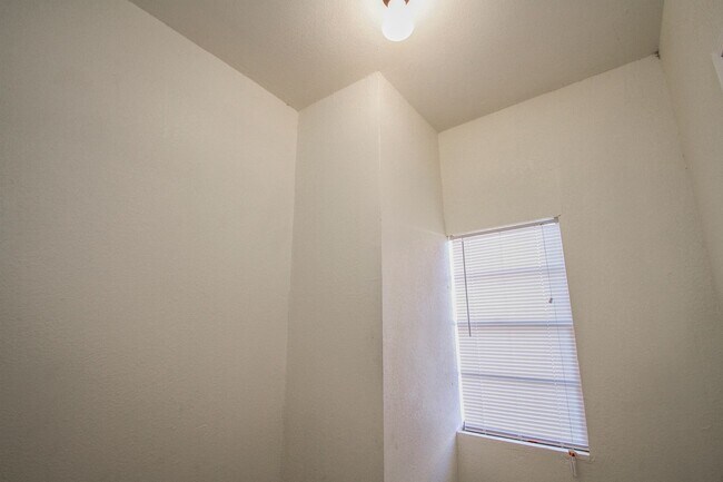 Photo - 924 St James St Unit 1