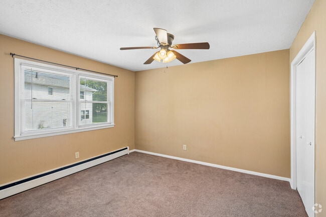2BR, 1BA - 800SF - Primary Bedroom