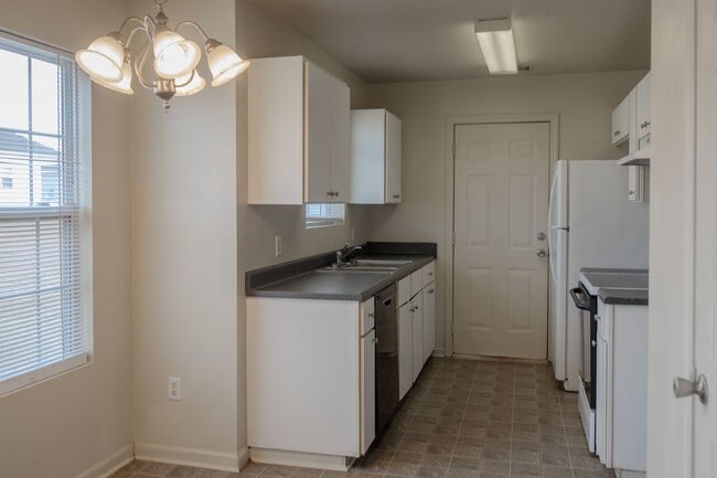 Photo - 5005 Scotch Pine Ave