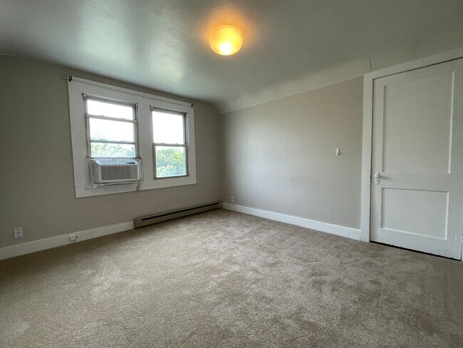 Photo - 1188-MF2-E2 Unit B