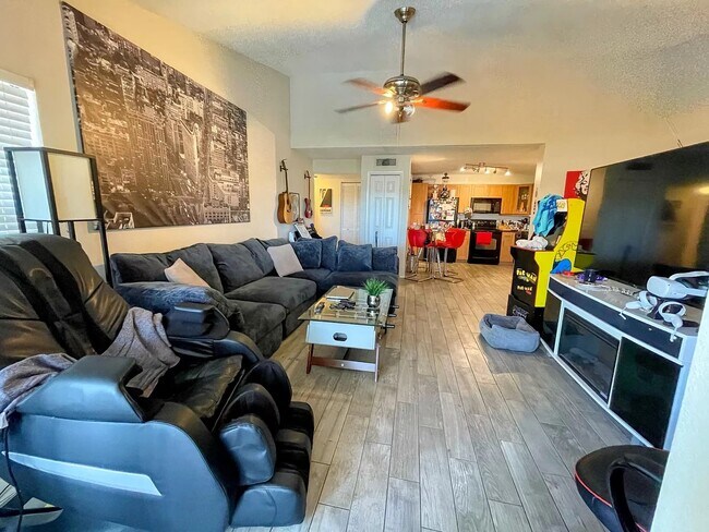 Photo - 5592 Baywater Dr Unidad 5592 Baywater Drive