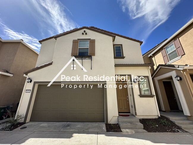 Beautiful Newer Elk Grove 3bd/2.5ba Home w... - Beautiful Newer Elk Grove 3bd/2.5ba Home w...