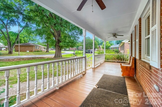 Photo - 221 Eden Cir