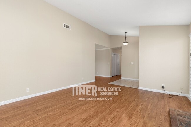 Photo - 8052 Phoebe Way