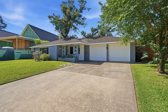 Building Photo - 6111 Waltway Dr
