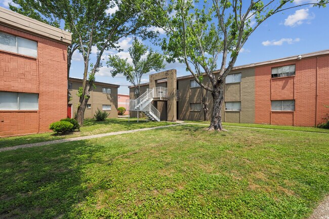 Photo - La Paloma Village Apartments