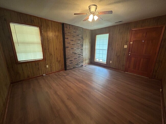 Photo - 307 Pinewood St