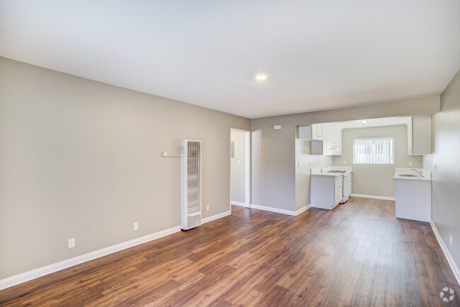 2BR, 1BA - 780SF - Sala de estar y cocina - Nicolet Apts