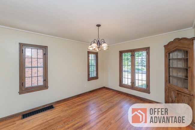 Photo - 3669 Glencairn Rd