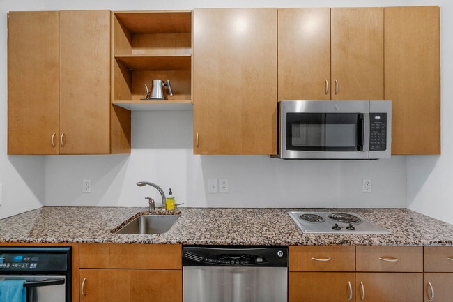 Photo - 525 E 34th St