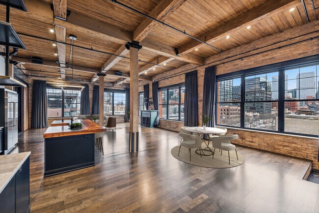 Photo - 1000 W Washington Blvd