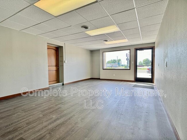 Photo - 702 E Main St