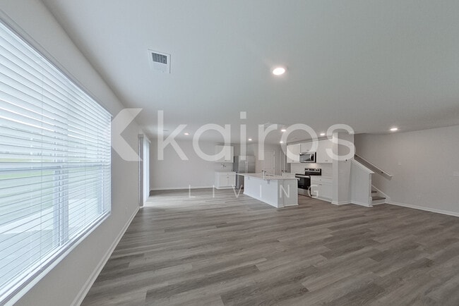 Photo - 135 Overstreet Way