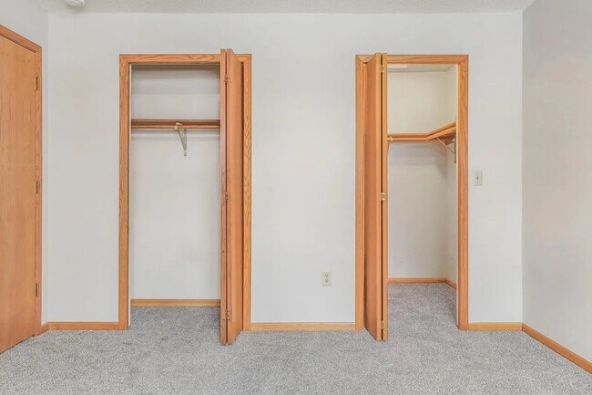 Photo - 9936 Fillmore St NE