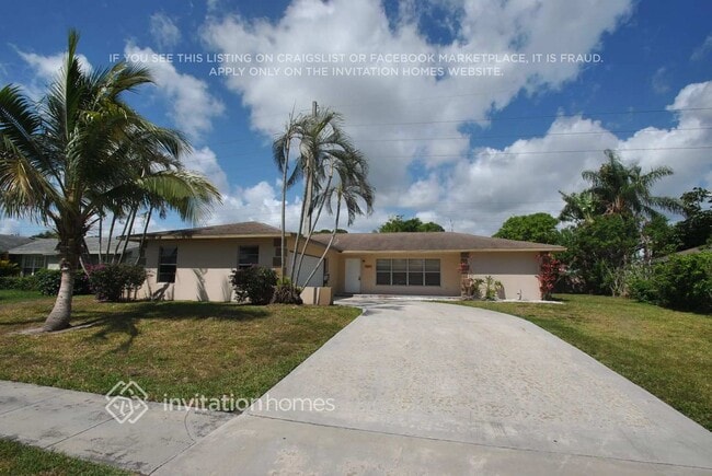 Building Photo - 321 Canterbury Dr W Rental