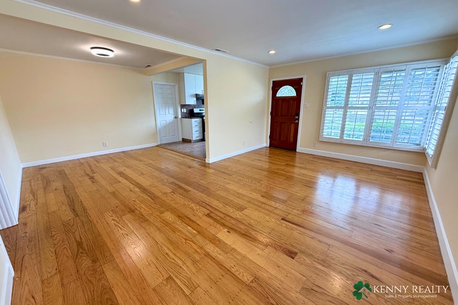 Photo - 136 Rosewood Way