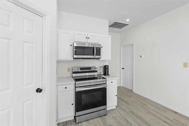 Photo - 5053-5835 Drive